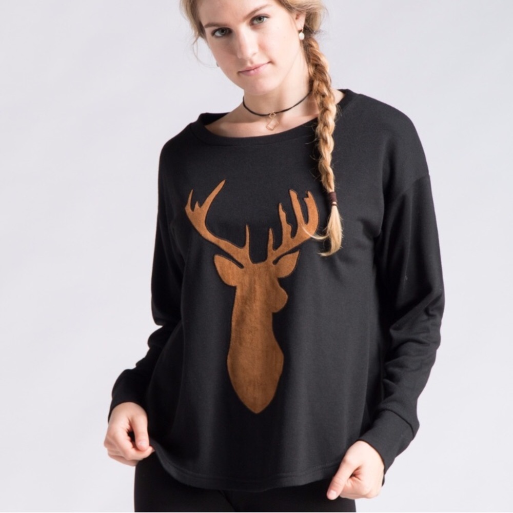 ✨ 1 Left ‼️✨ Black Deer patch FT Sweater